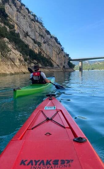 Kajaks auf dem Wasser
